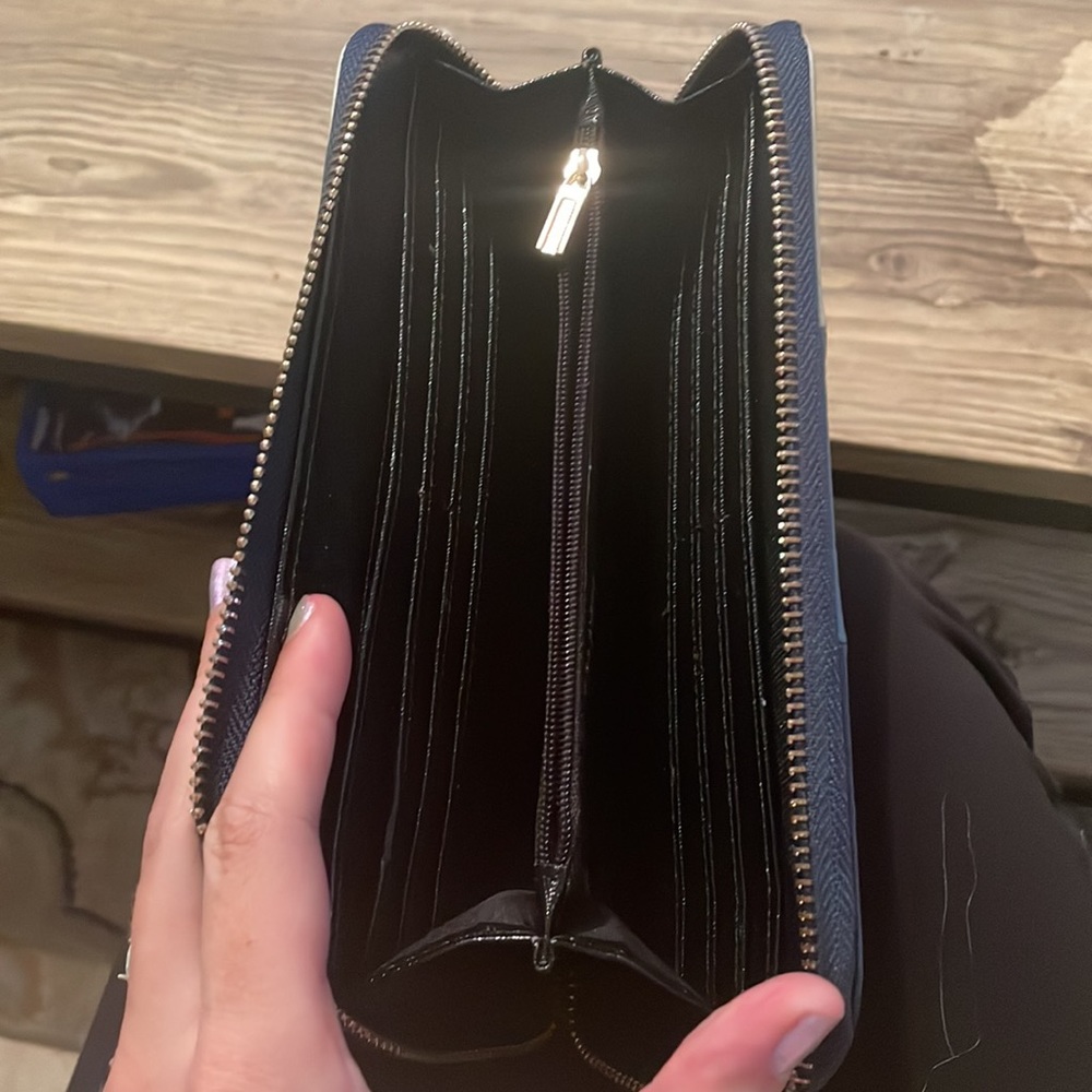 Zippered wallet - Picture 3 of 3